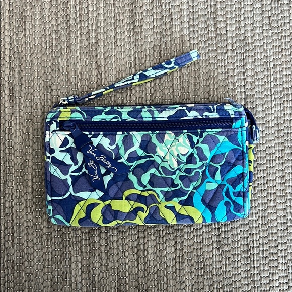 Vera Bradley Blue Floral Print Quilted Wristlet - Picture 1 of 10